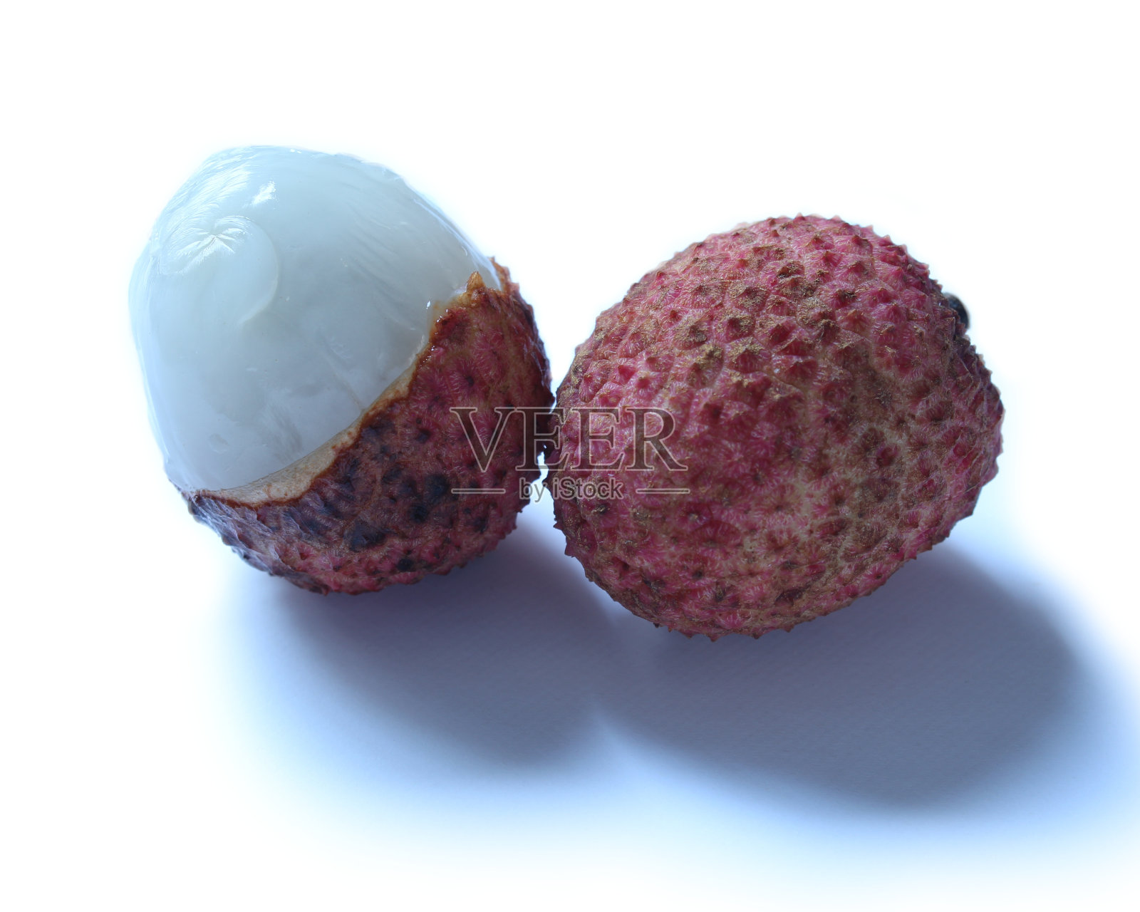 美味新鲜的荔枝果实孤立在白色背景。照片摄影图片