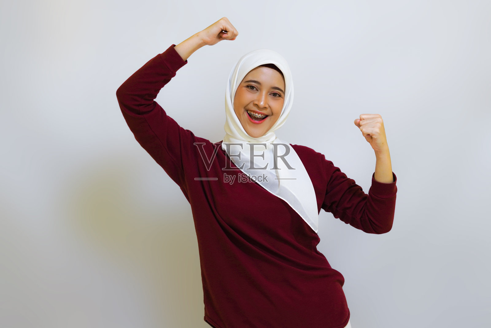 兴高采烈的妇女在庆祝印尼独立日照片摄影图片