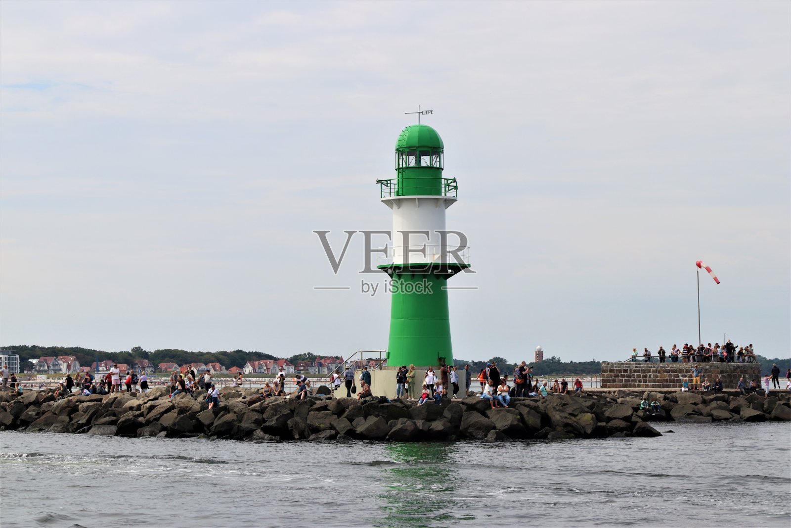 德国warnemnde灯塔波罗的海海上日落帆船照片摄影图片