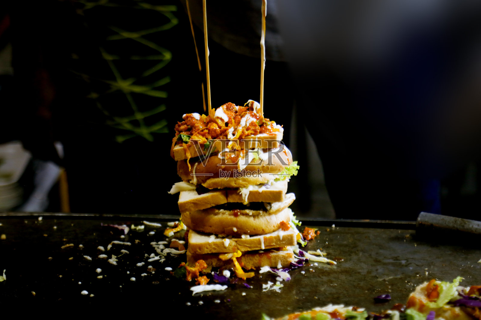 美味的鸡肉潜水艇三明治和汉堡照片摄影图片