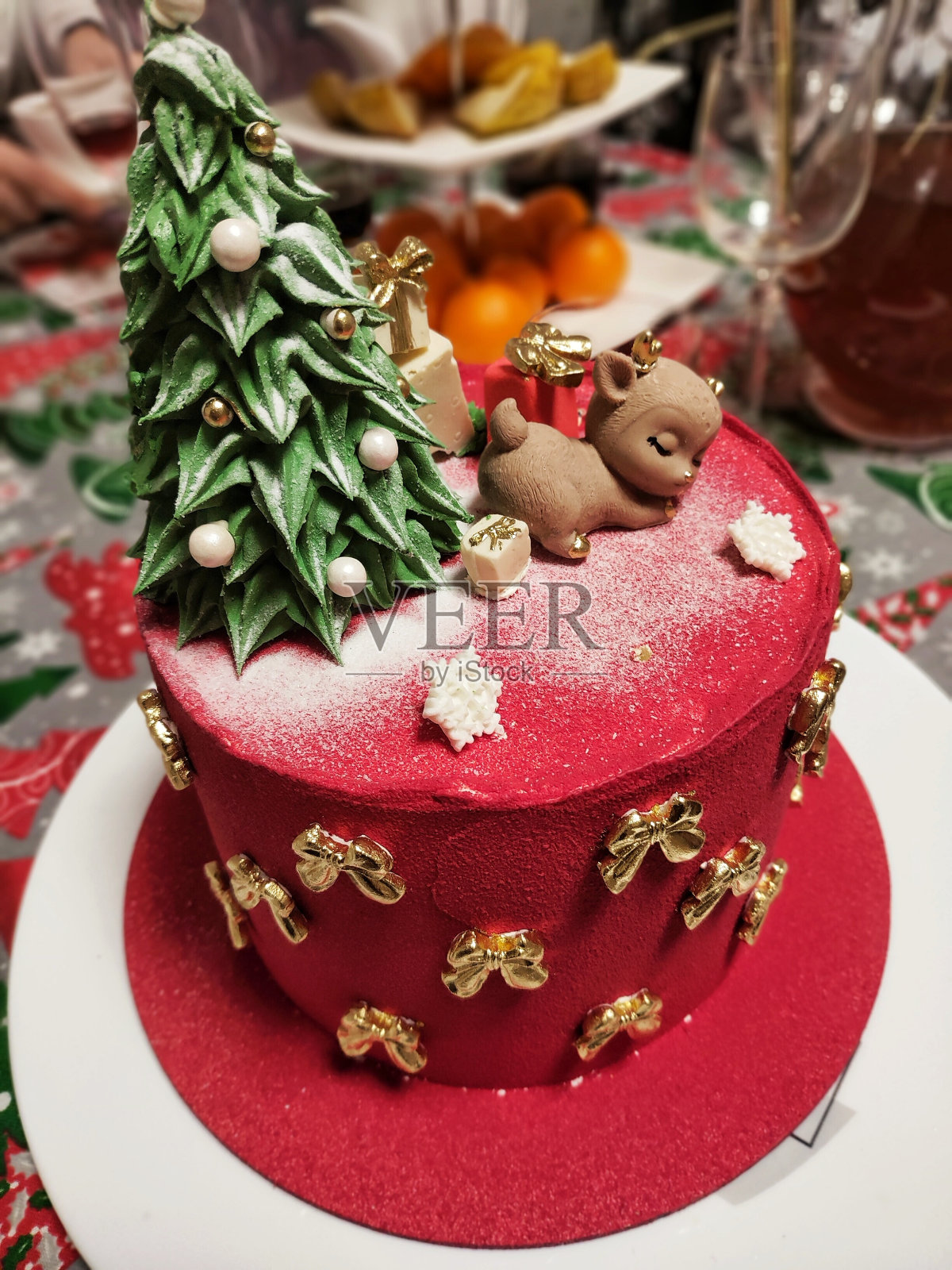 新年，好吃的红蛋糕。近距离照片摄影图片