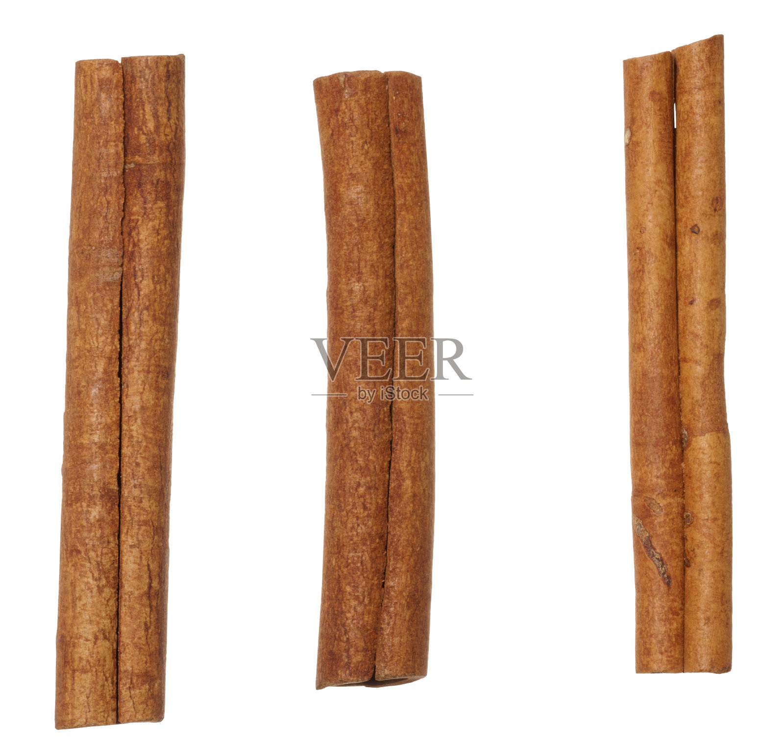 白色背景的棕色肉桂棒，香料照片摄影图片