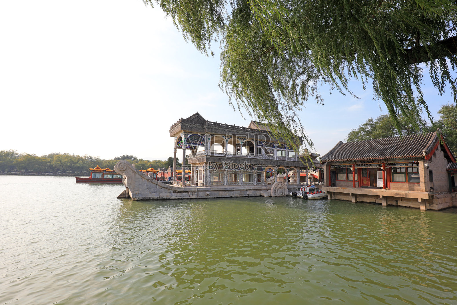 北京颐和园的石雕船照片摄影图片