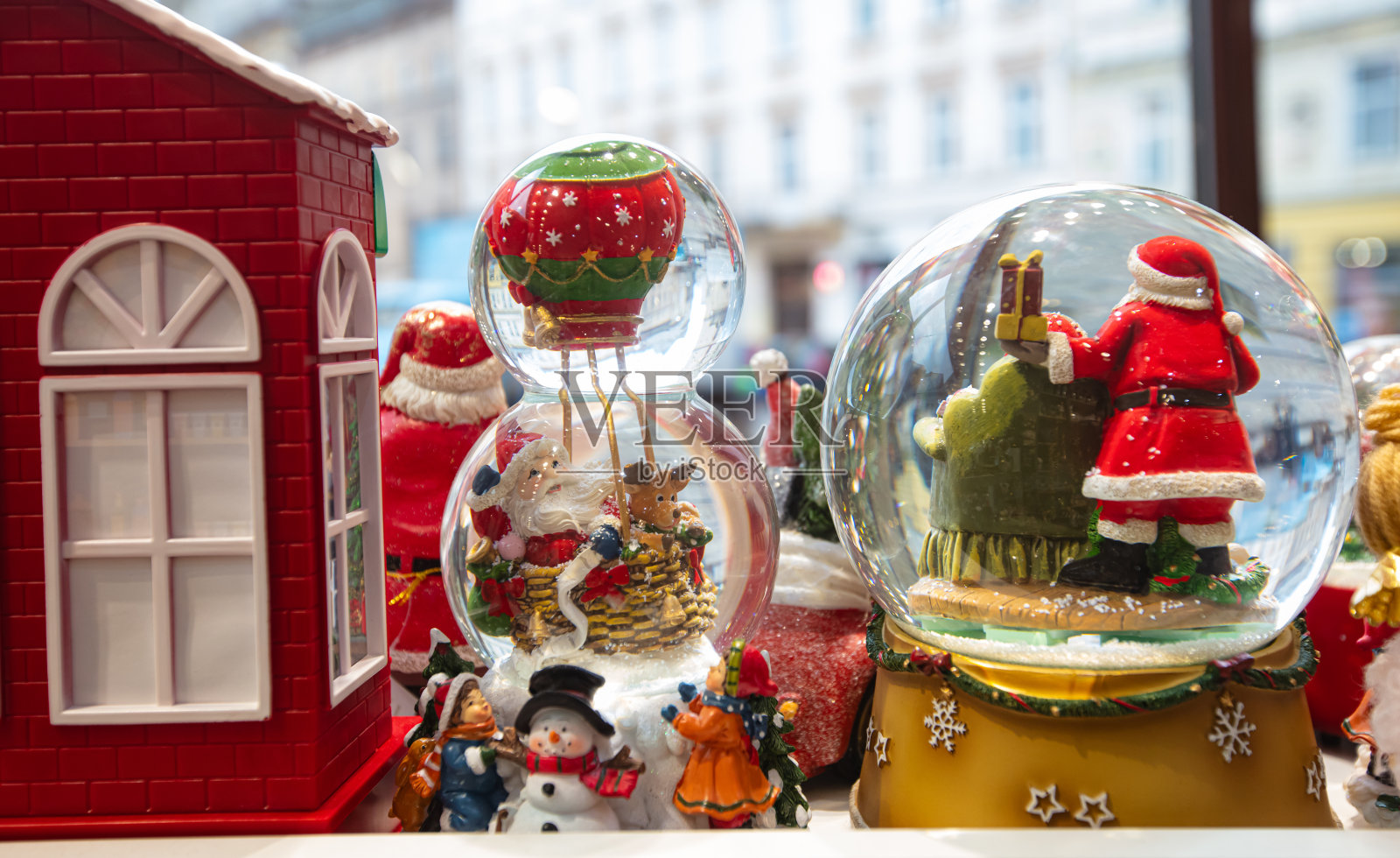 圣诞装饰小雕像照片摄影图片