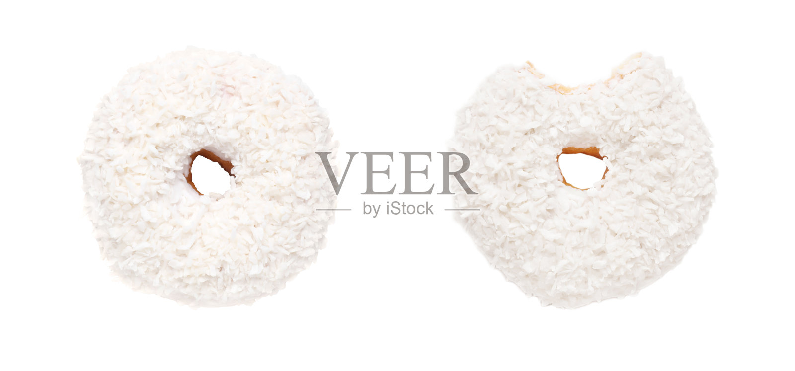 整个和咬过的美味甜甜圈，在白色上撒上零星的糖屑照片摄影图片