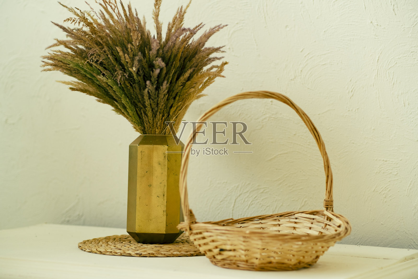 干小麦的香味。房间里有干花。家居装饰。照片摄影图片