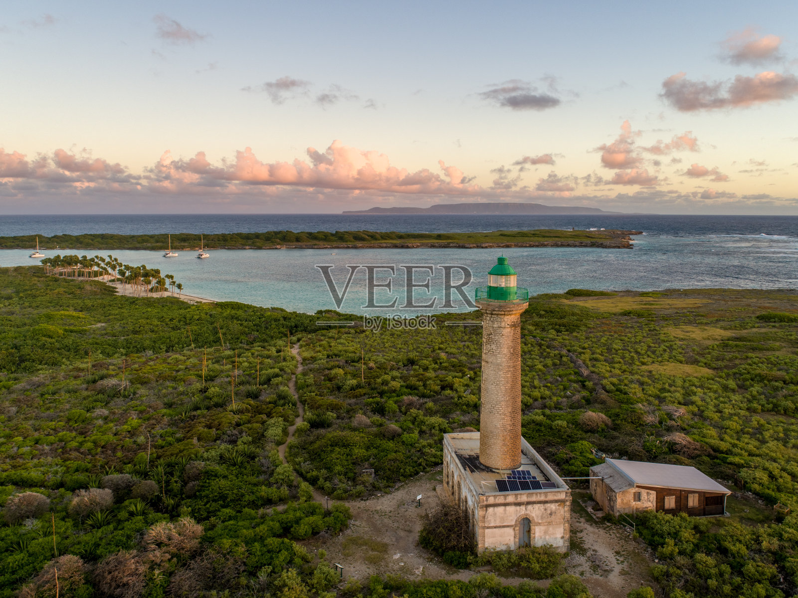 小安的列斯群岛上令人惊叹的小泰尔群岛，有令人惊叹的灯塔，巨型海龟和鬣蜥照片摄影图片