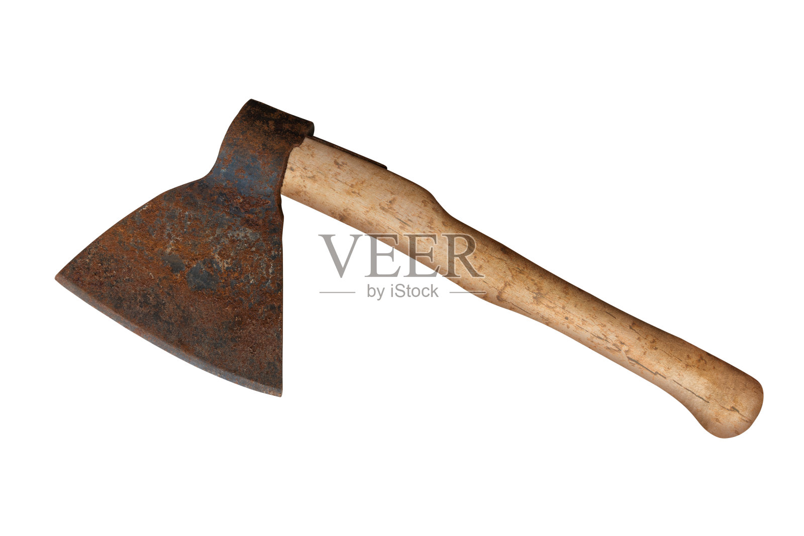 生锈的大斧头在孤立的白色背景上。照片摄影图片