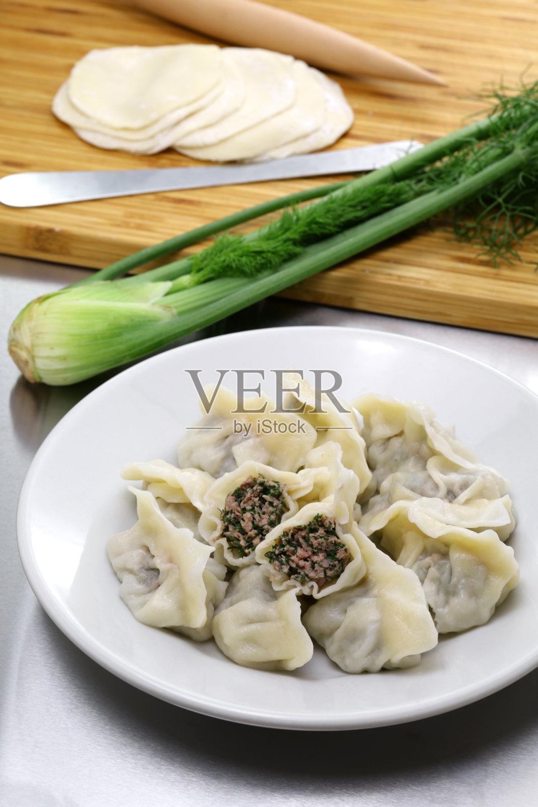 自制羊羔肉茴香饺子(饺子)，中国北京菜照片摄影图片