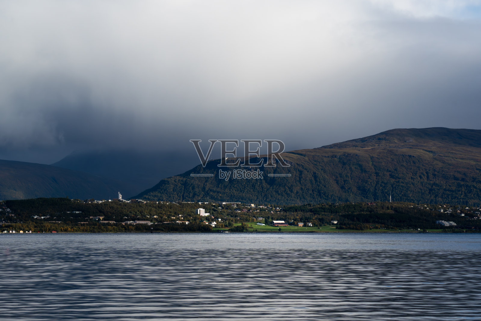 特罗姆瑟的景观，挪威的北极首都照片摄影图片