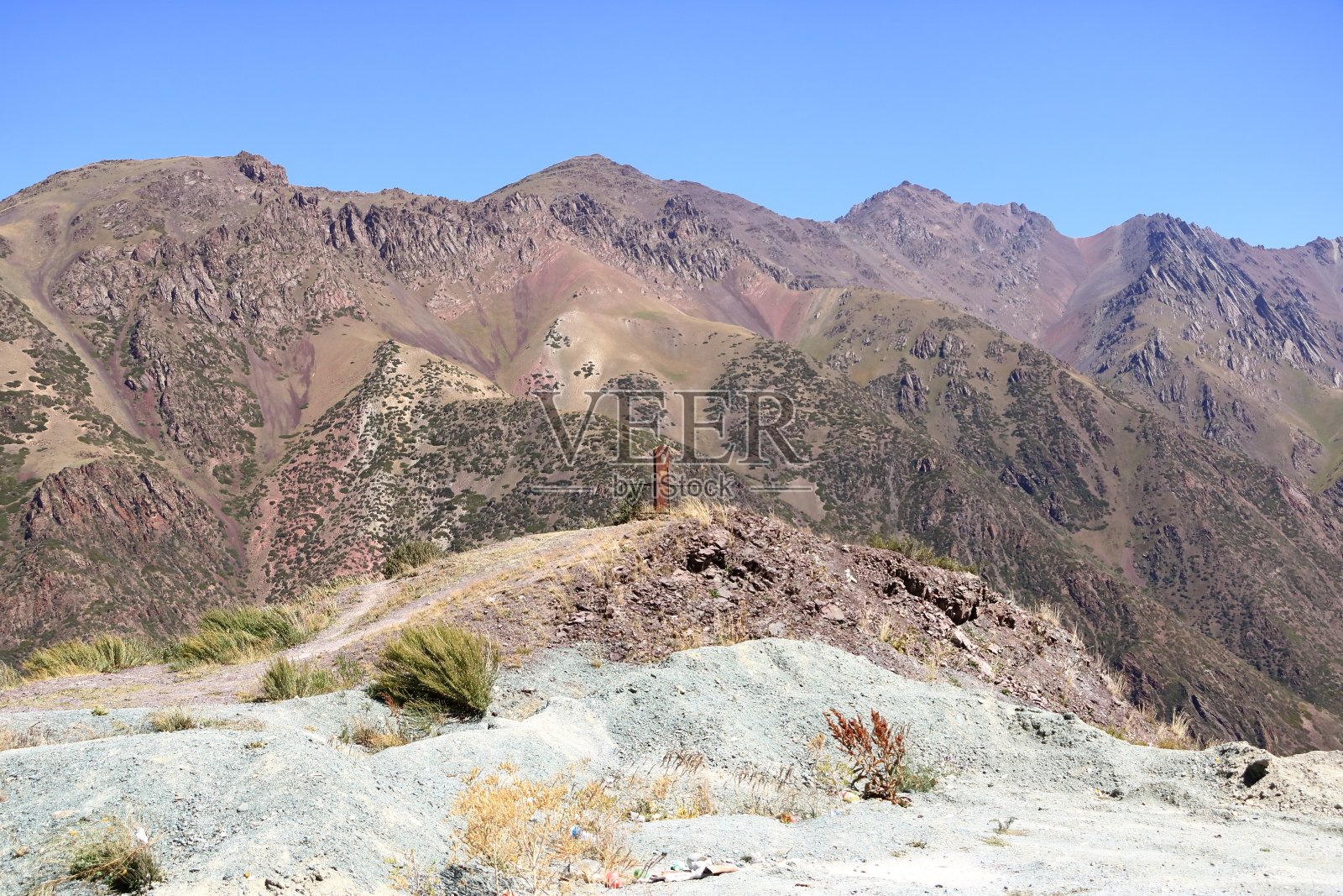中亚吉尔吉斯斯坦比什凯克附近的Too-Ashuu山口照片摄影图片