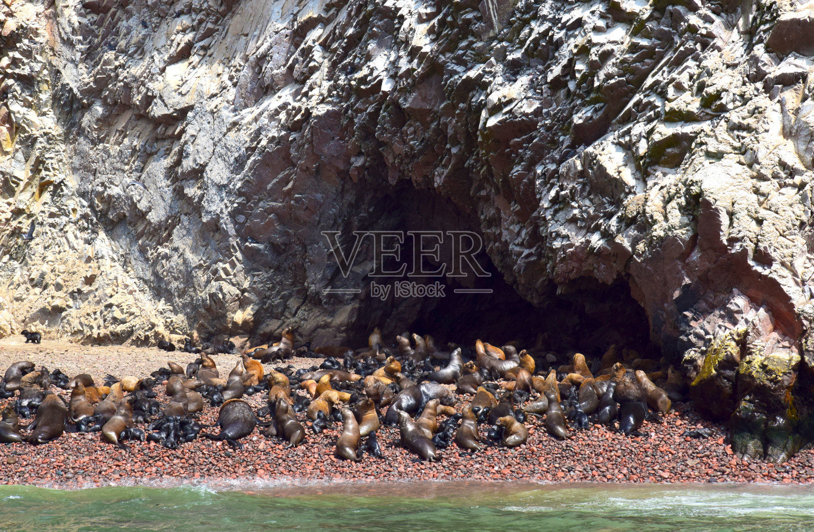 海中的岩层照片摄影图片