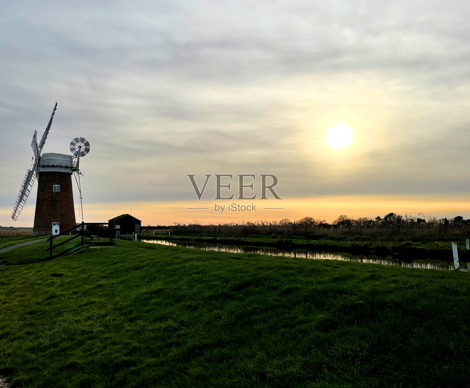 诺福克湖区的风车照片摄影图片