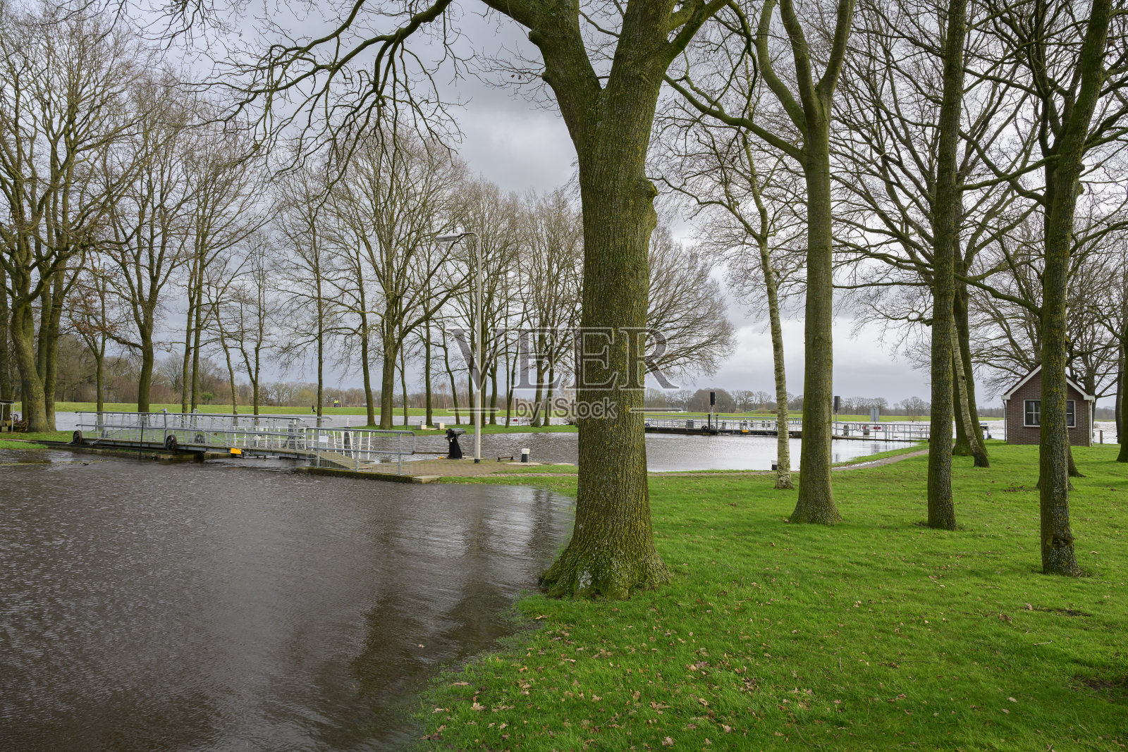 威斯特河高水位洪水在威斯特威斯特堰照片摄影图片