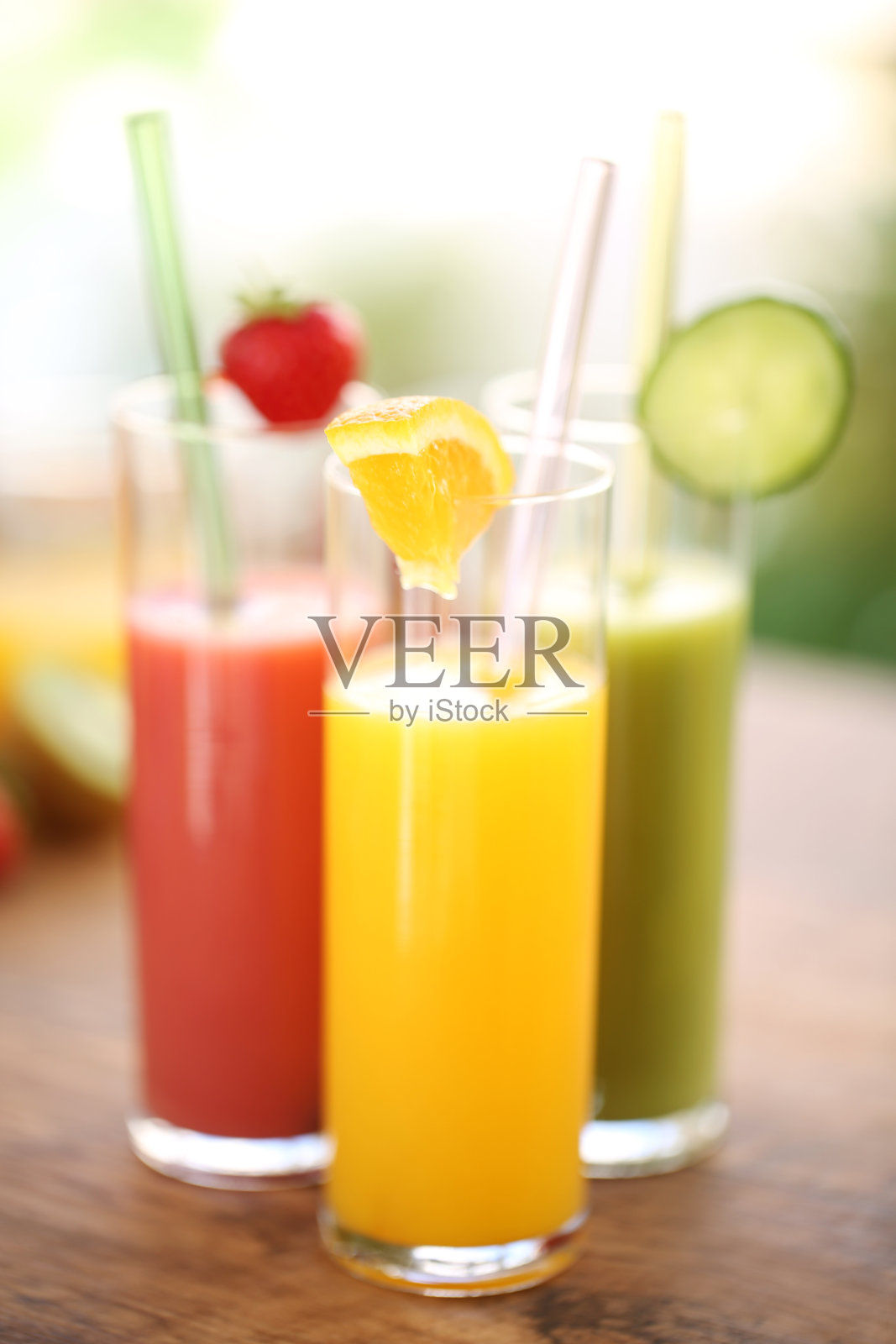 果汁和早餐桌照片摄影图片