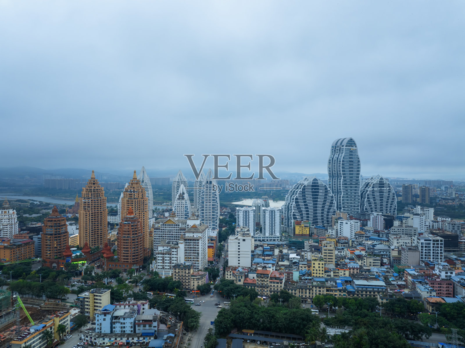 中国贵州省山区高架桥的航拍照片照片摄影图片