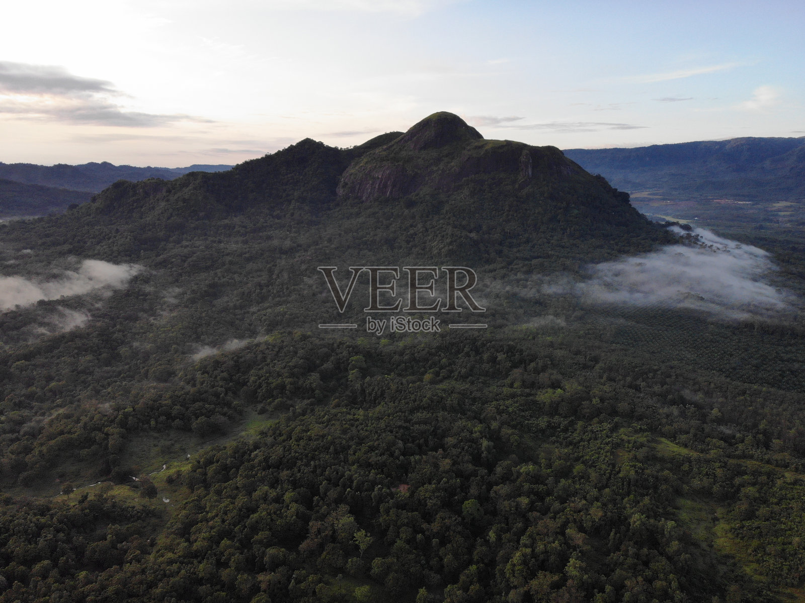 拉哈特摄政王serelo山的景观照片摄影图片