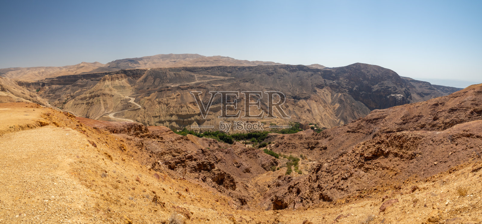 死海沙漠，约旦河谷温泉全景照片摄影图片