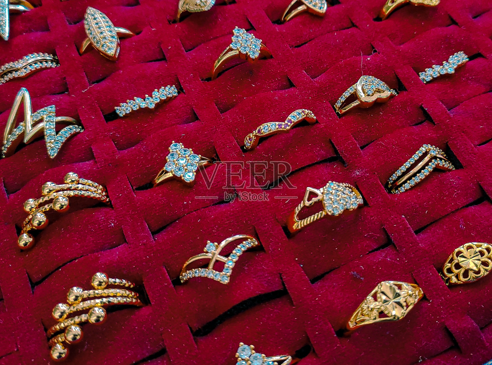 一套金戒指珠宝照片摄影图片