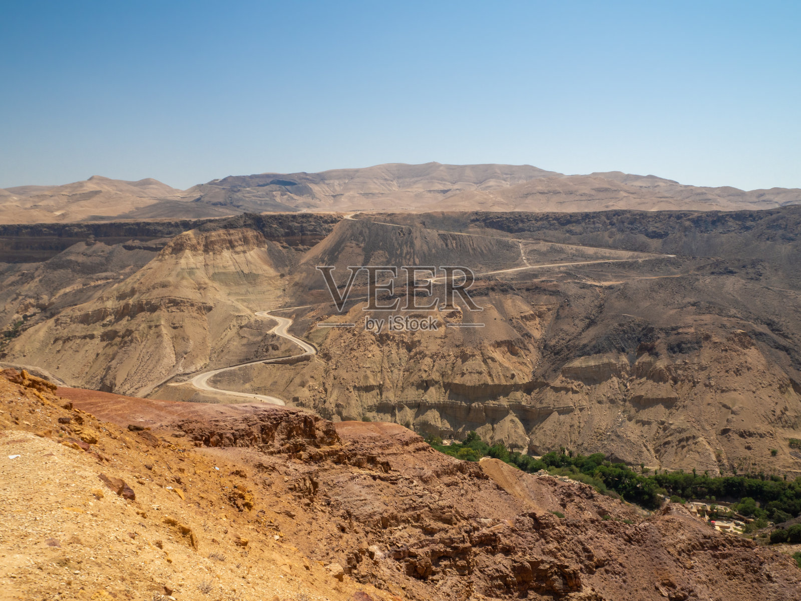 死海沙漠，约旦河谷温泉全景照片摄影图片