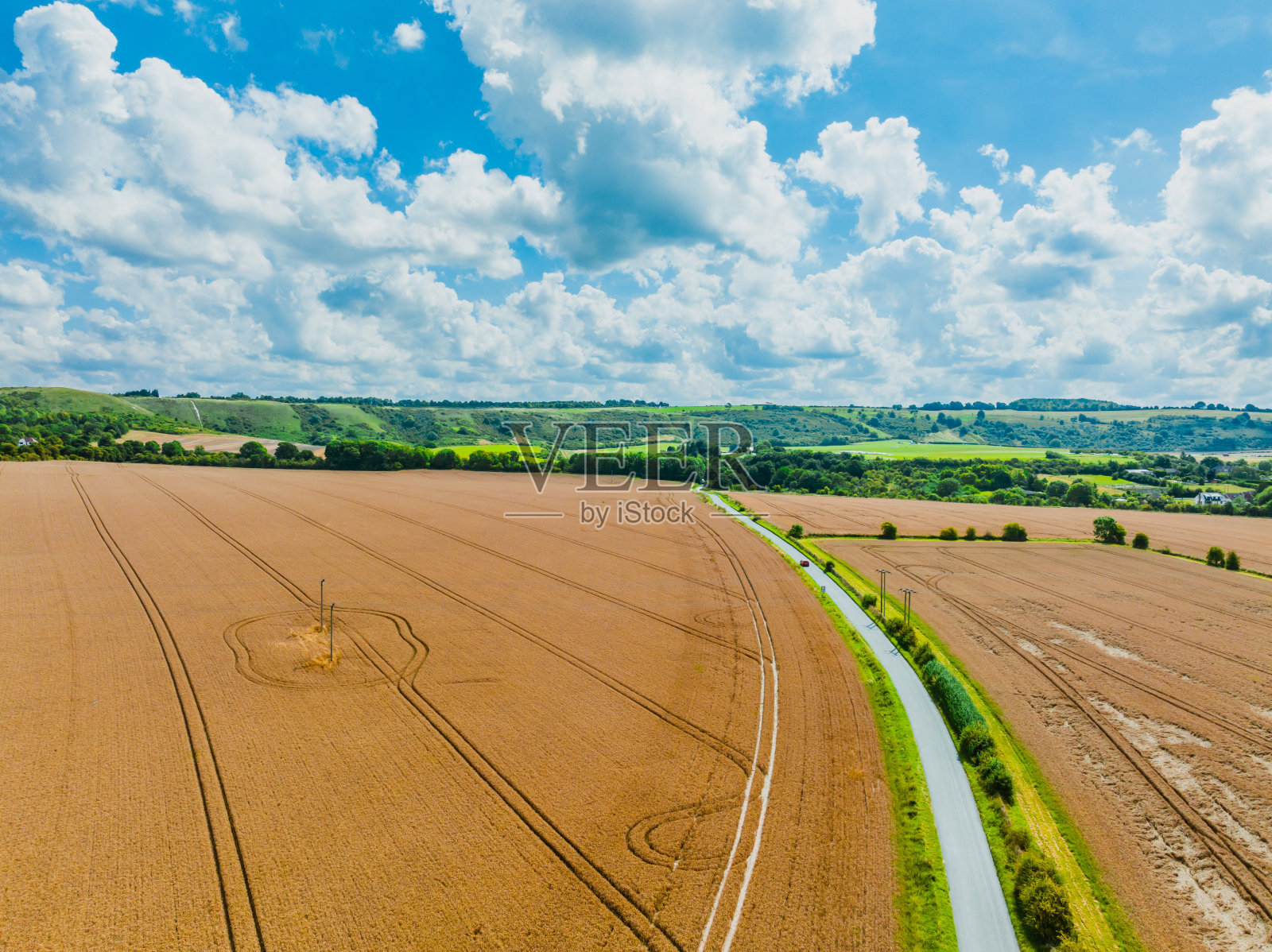 收割后的麦田鸟瞰图照片摄影图片