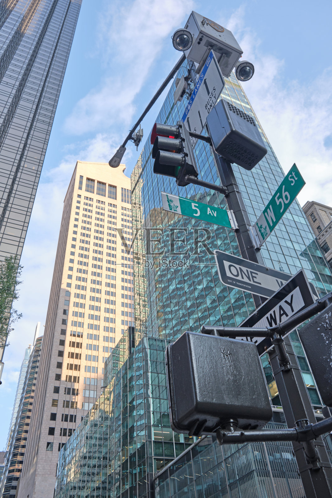 纽约市中心的建筑在阳光明媚的日子照片摄影图片