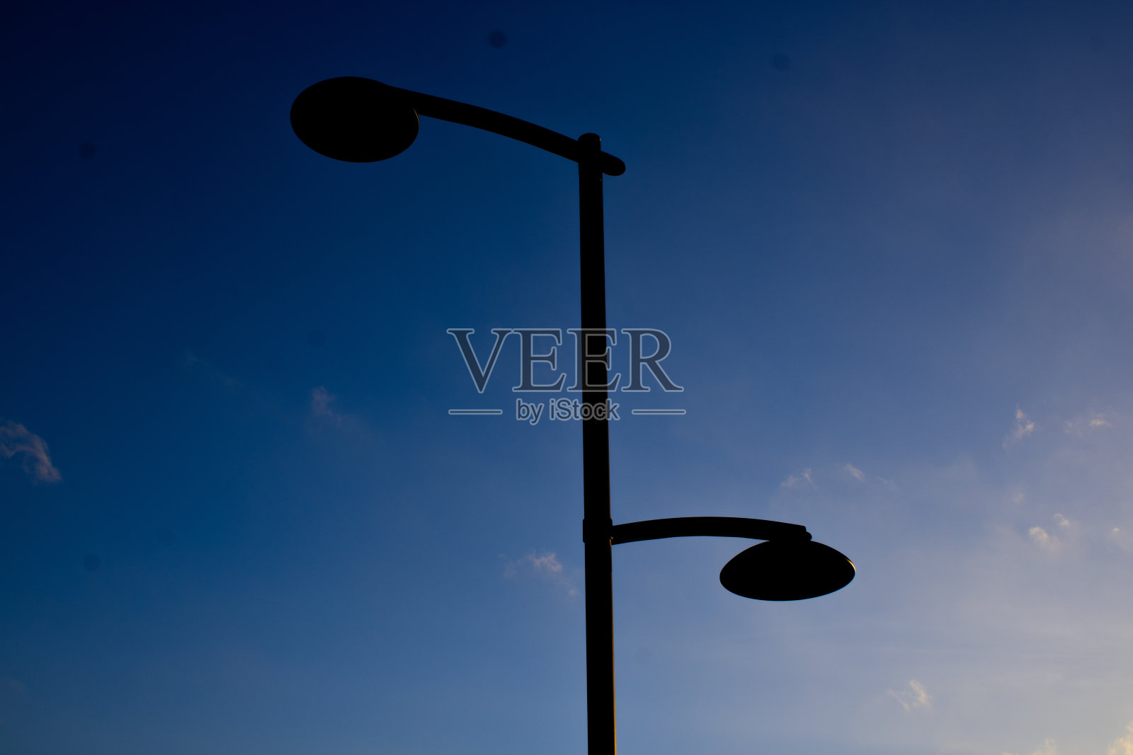 云和小羊照片摄影图片