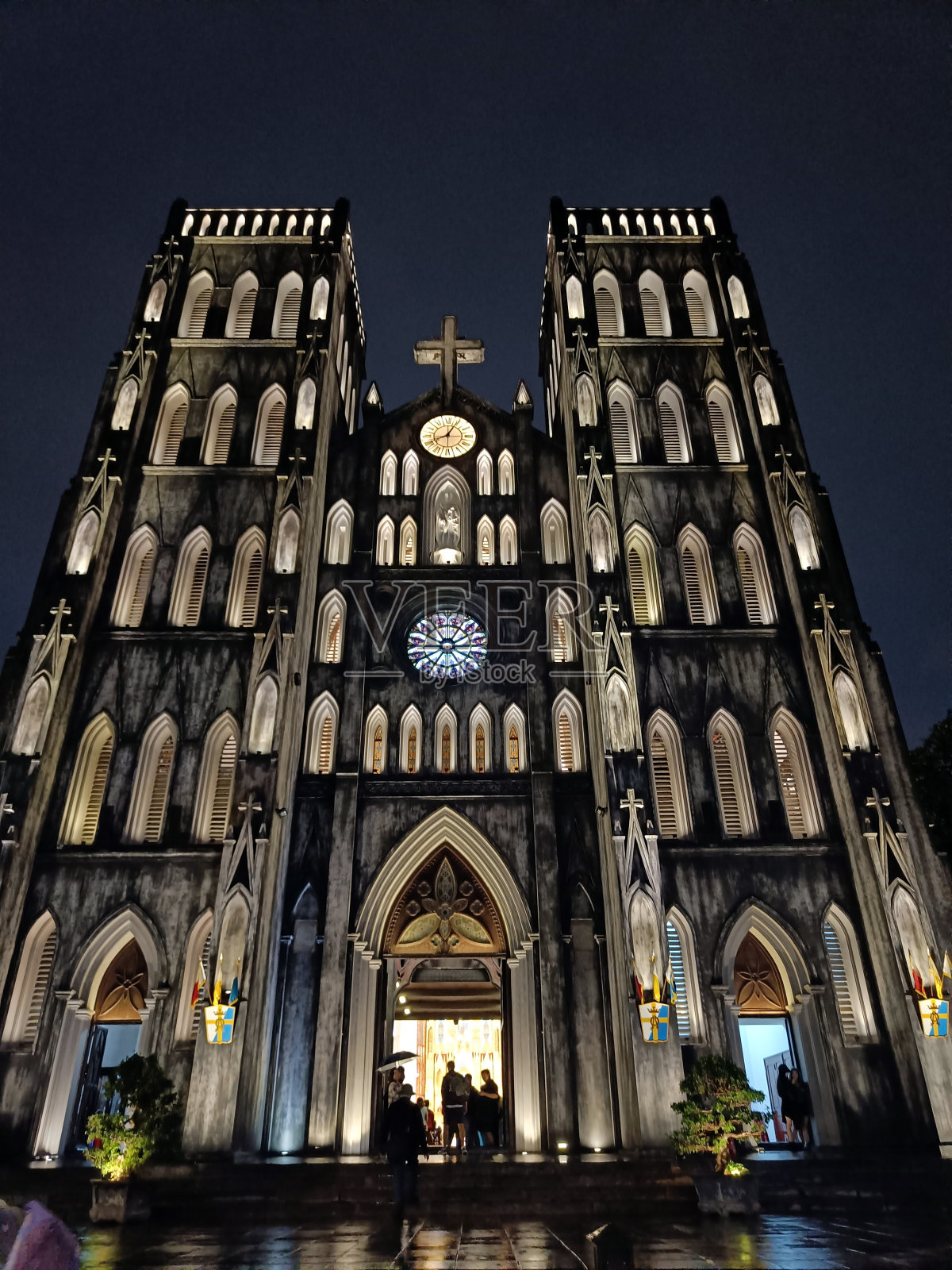 越南，河内，天主教教堂的正面照片摄影图片