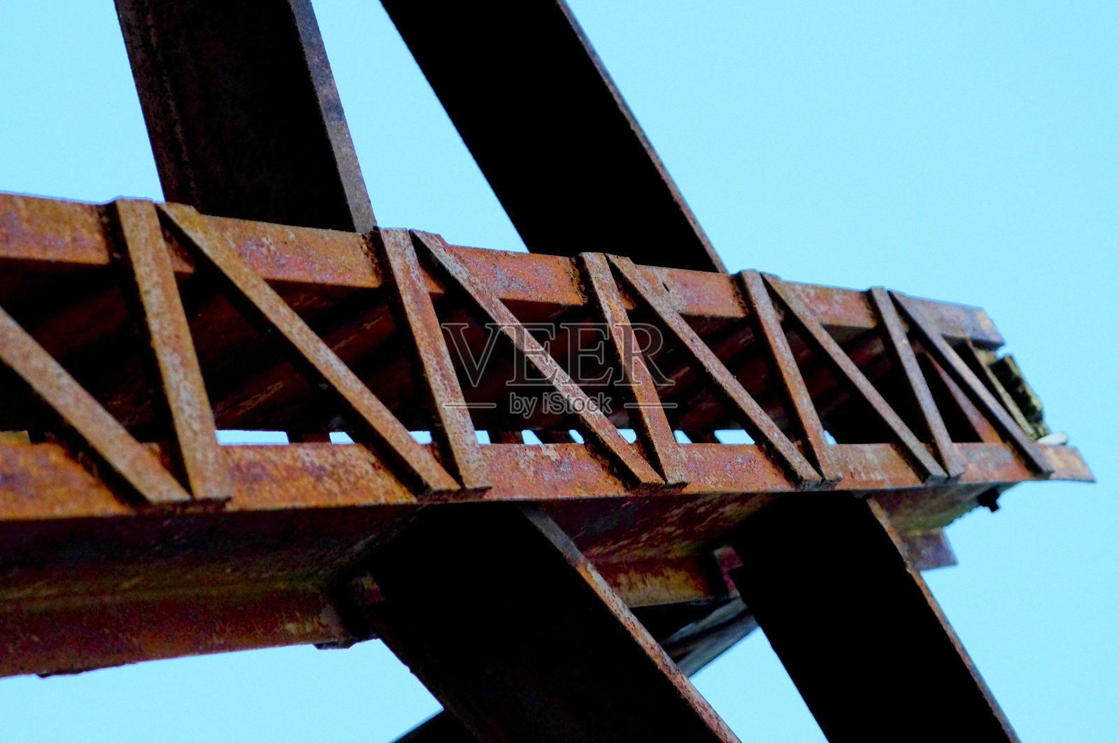 锈蚀的黑色金属杆结构细节照片摄影图片