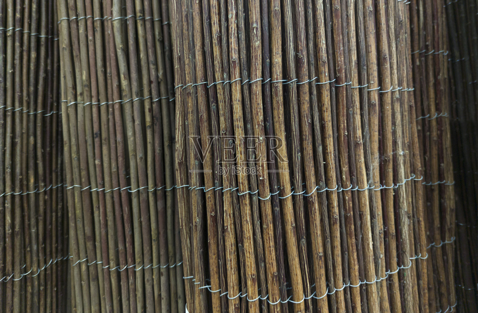 用石南花建造的花园栅栏卷照片摄影图片