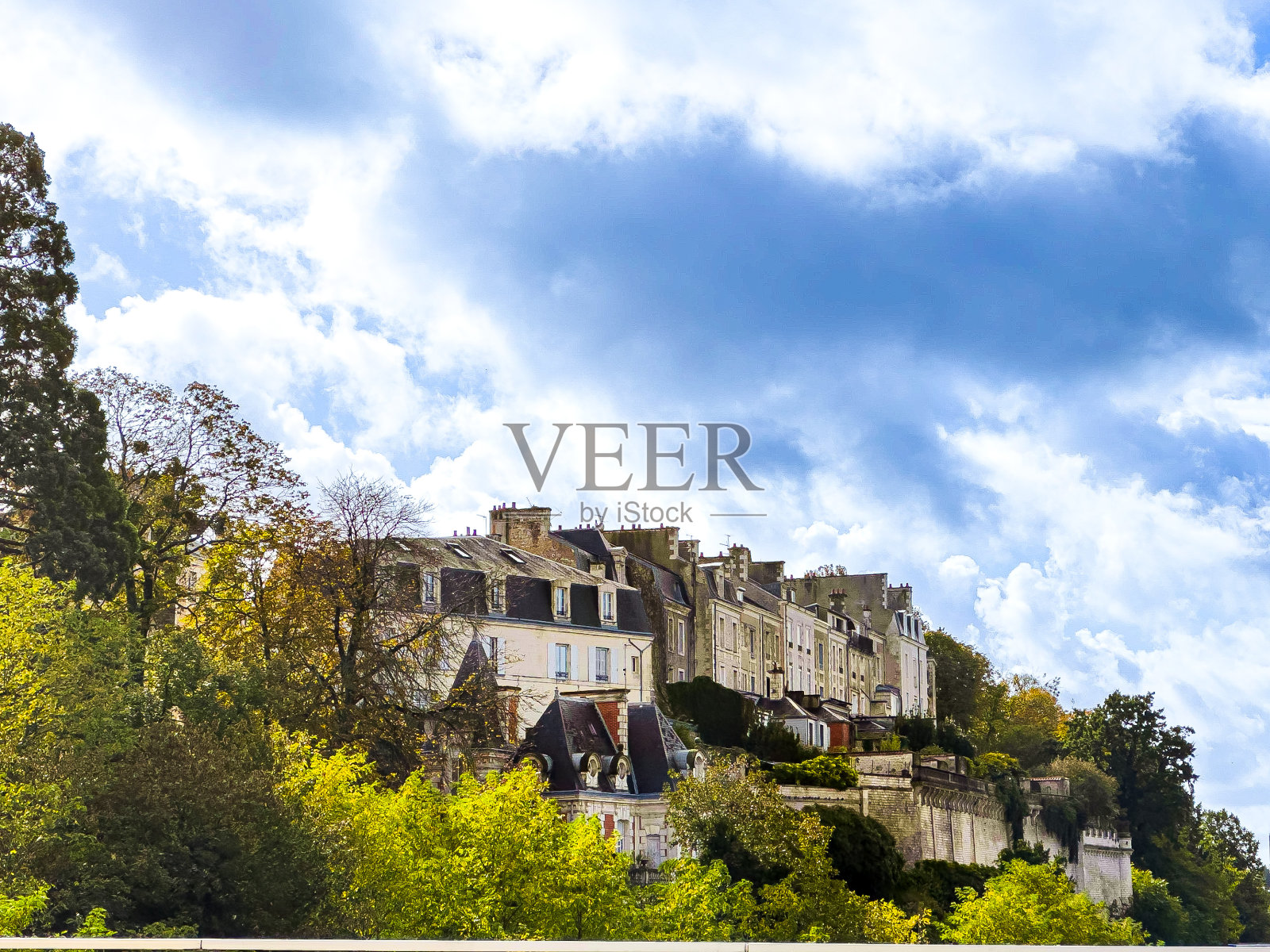 普瓦捷文化中心:漫步法国市中心街道照片摄影图片