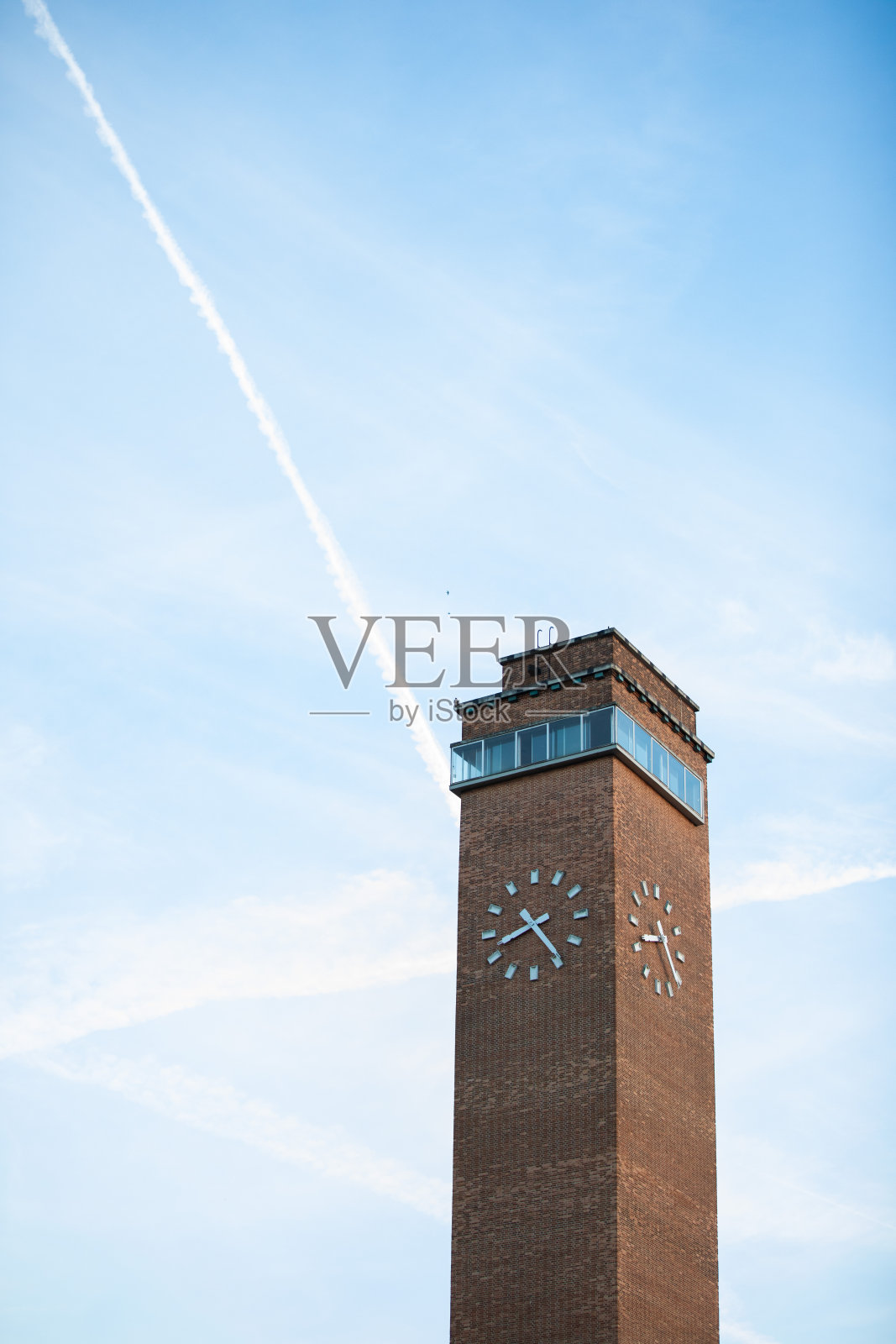 钟楼和轨迹照片摄影图片