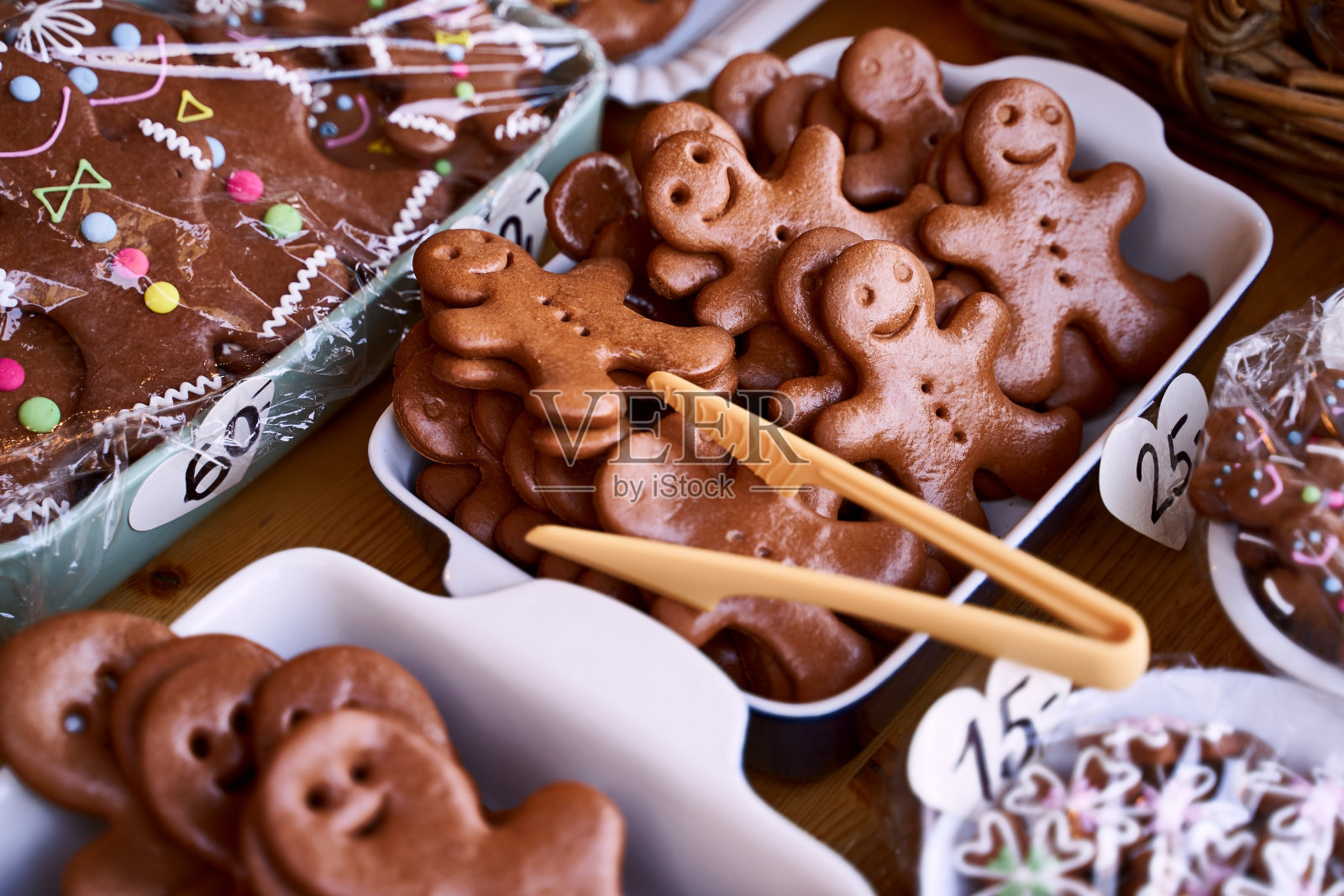 在布拉格出售的传统捷克姜饼人饼干照片摄影图片