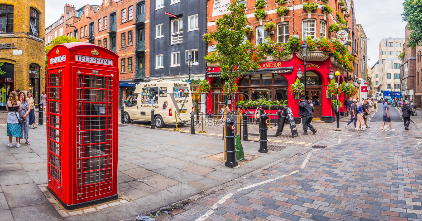伦敦红电话亭漂亮酒吧人考文特花园全景照片摄影图片