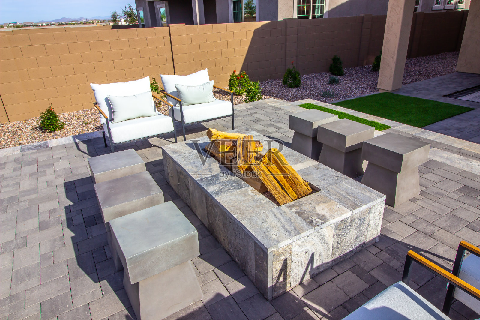 后院火坑在谈话区照片摄影图片