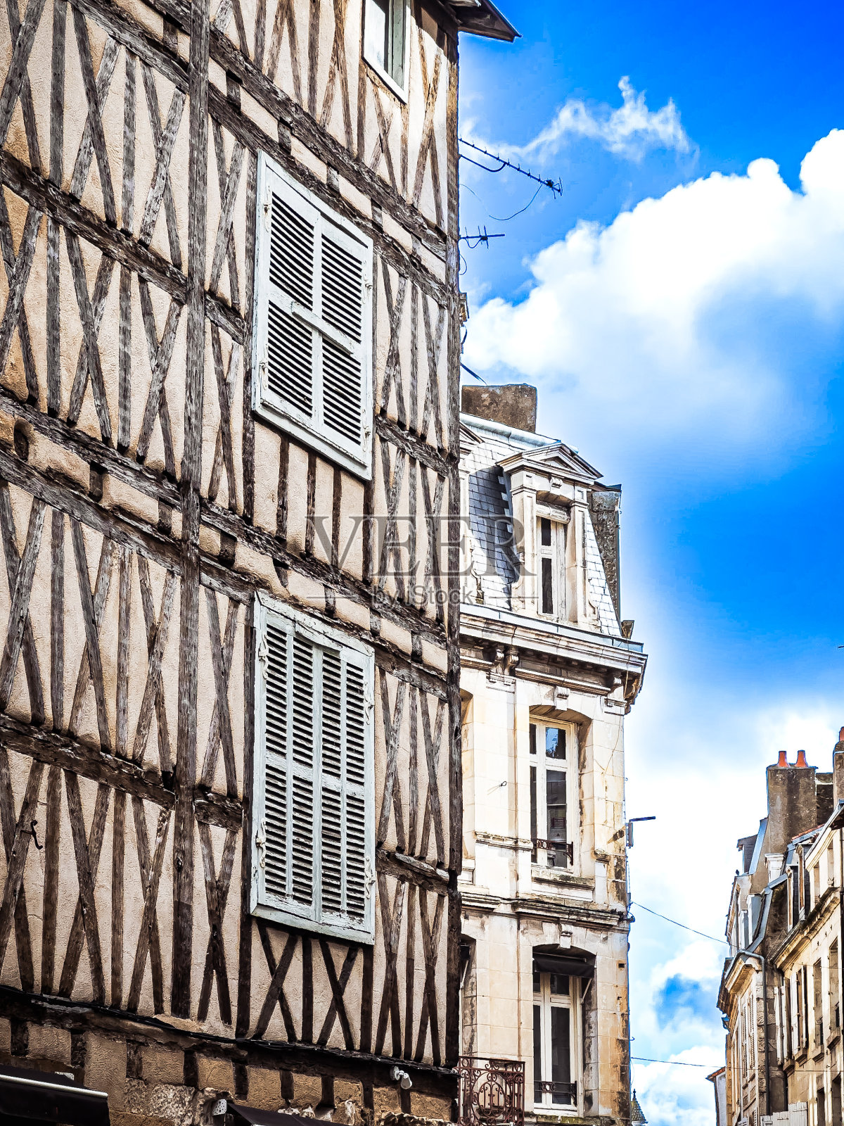 普瓦捷文化中心:漫步法国市中心街道照片摄影图片