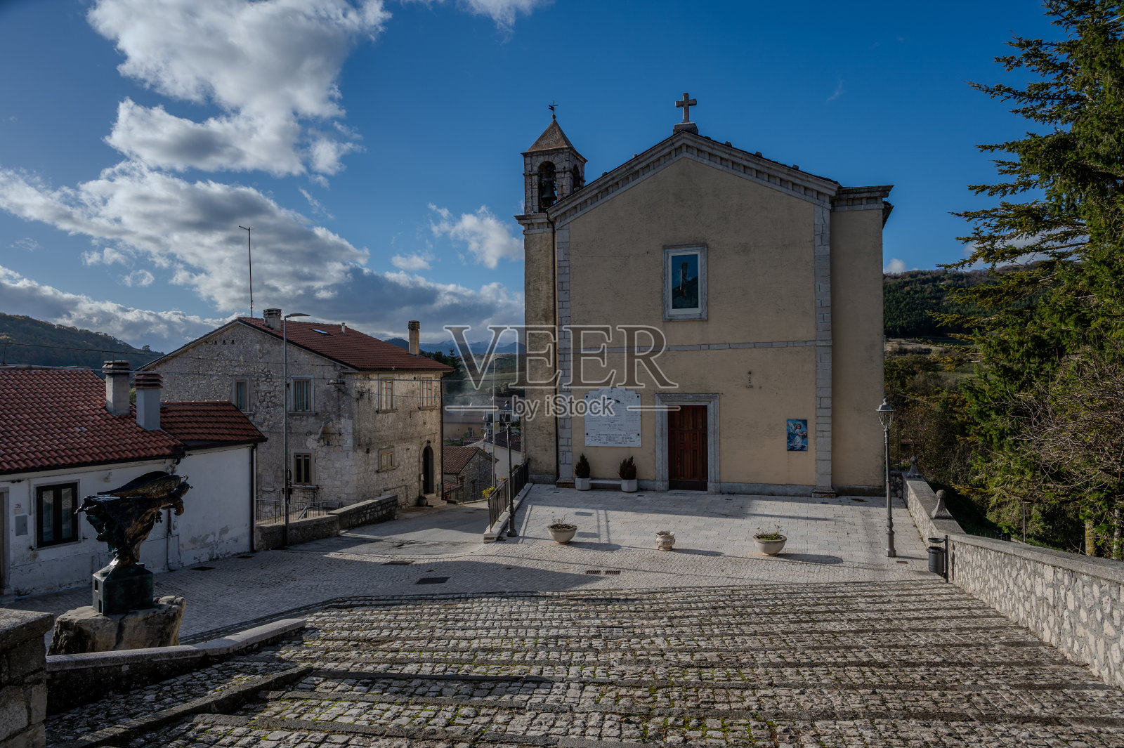 Vastogirardi。玛丽亚·桑蒂西玛·德尔·格拉齐教堂照片摄影图片