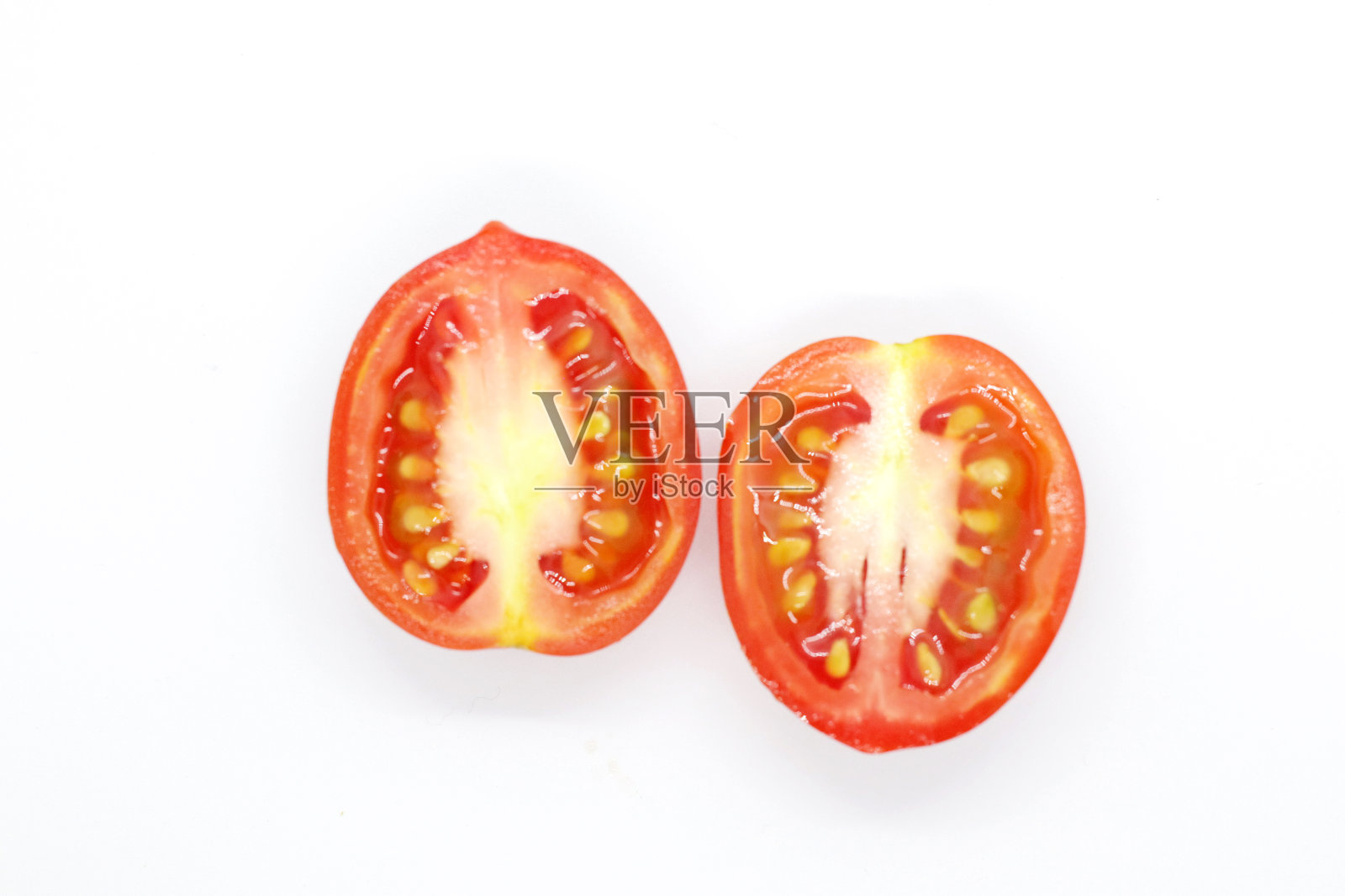 番茄切片顶视图分离。白色背景上的番茄。一套圆形番茄片。带剪辑路径。照片摄影图片