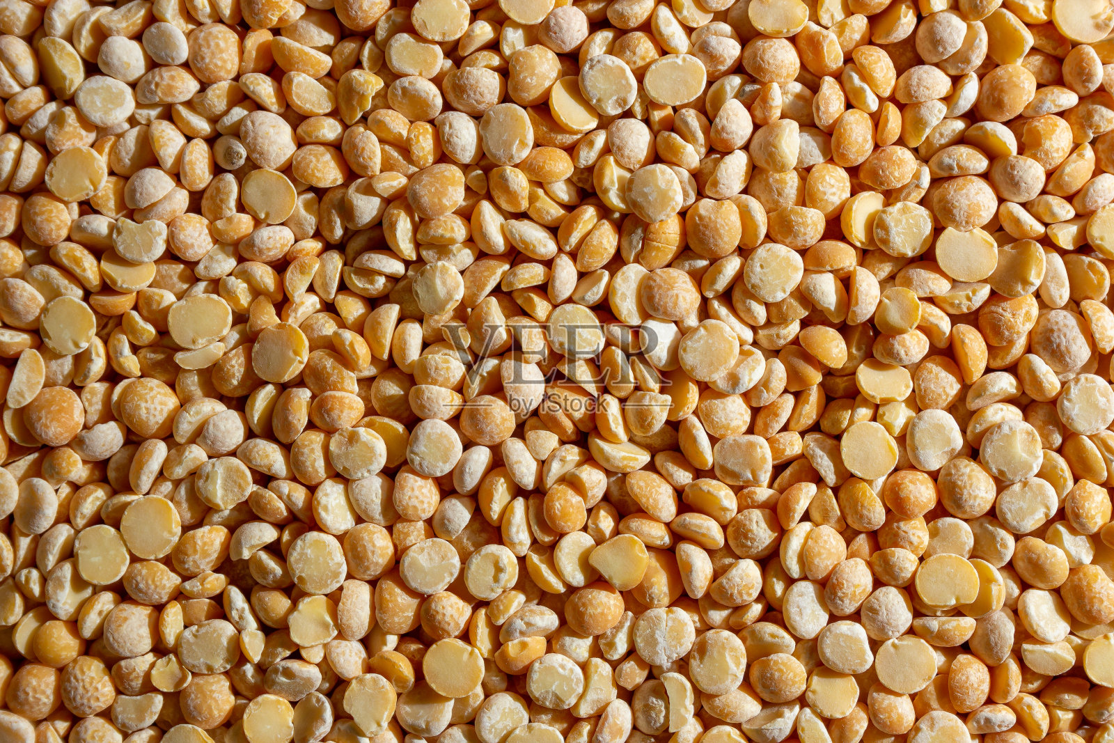 未煮熟的抛光分裂豌豆背景照片摄影图片