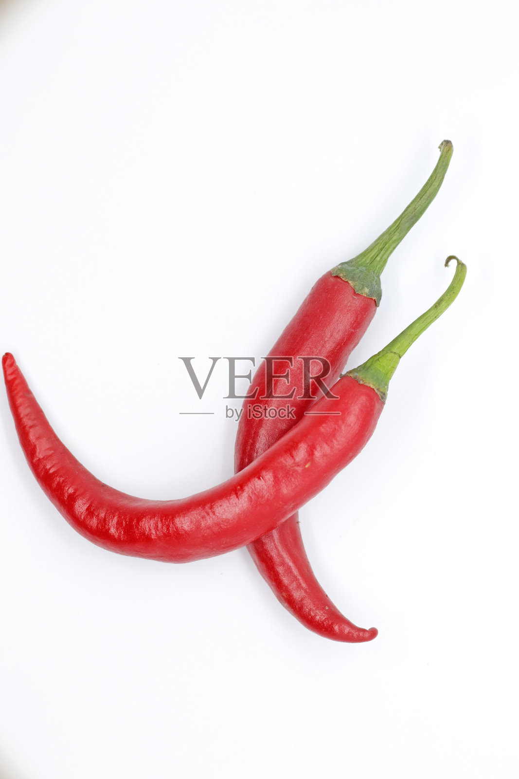天然红辣椒。辣椒修剪路径。有机新鲜辣椒孤立在白色。全景深照片摄影图片