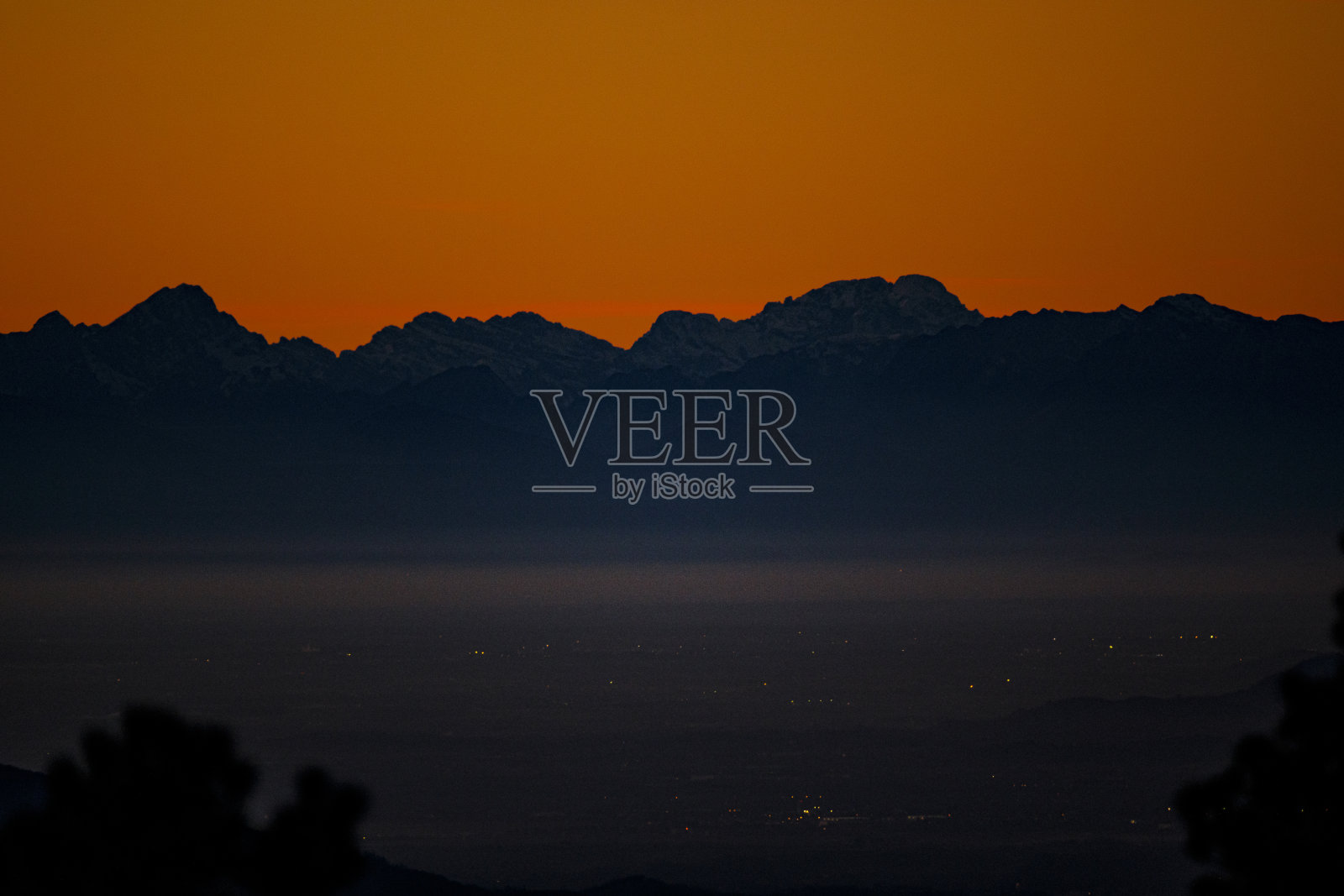 日落后意大利白云石山脉的景色照片摄影图片