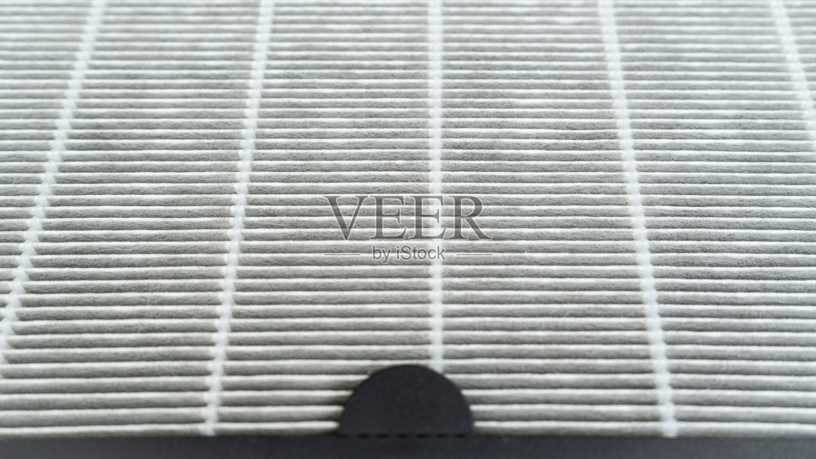 关闭有灰尘的旧空气净化器过滤器(Hepa过滤器)。照片摄影图片