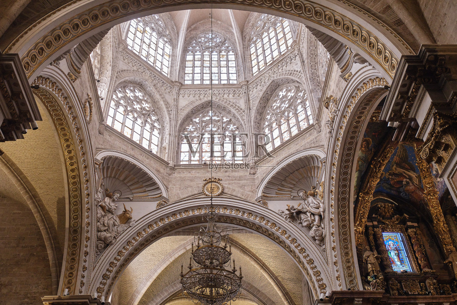 西班牙瓦伦西亚大教堂的内部景观照片摄影图片