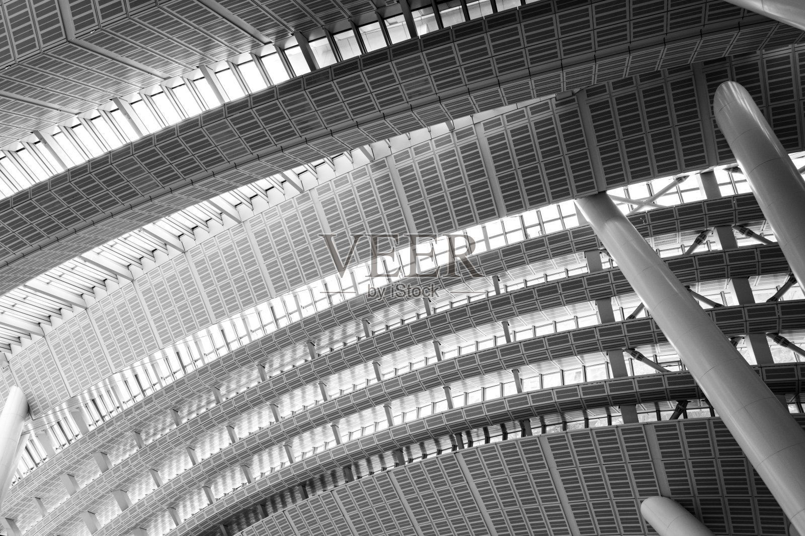 现代建筑黑白照片，现代建筑版画，自然光透过建筑照射照片摄影图片