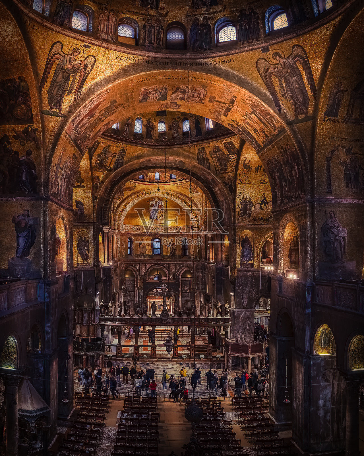 威尼斯圣马可大教堂的内部照片摄影图片