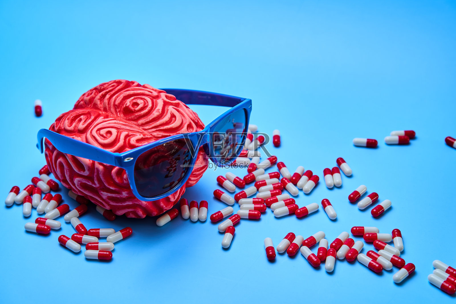 药丸与大脑：可能摧毁你的成瘾照片摄影图片