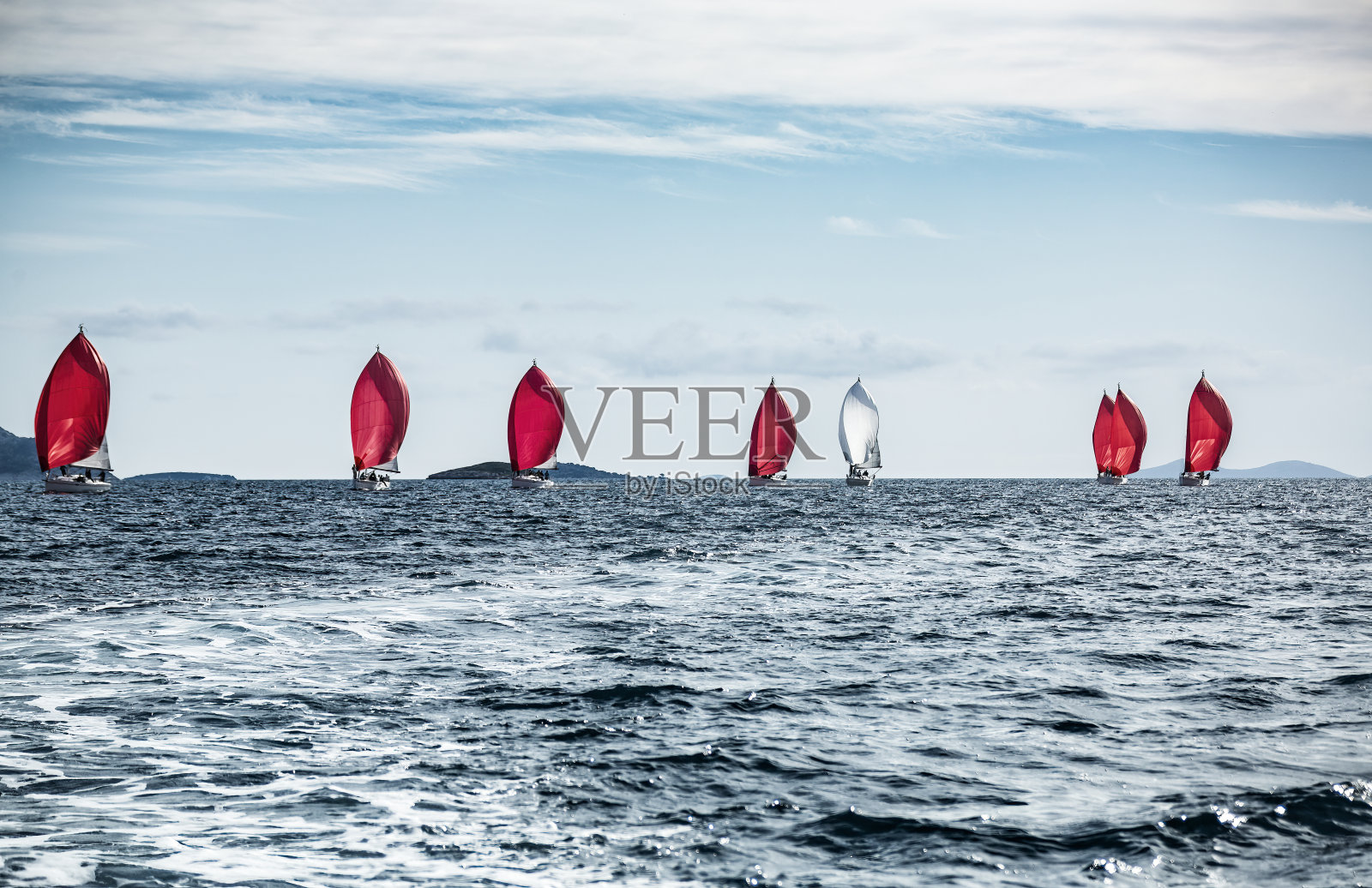 帆船赛上的帆船照片摄影图片