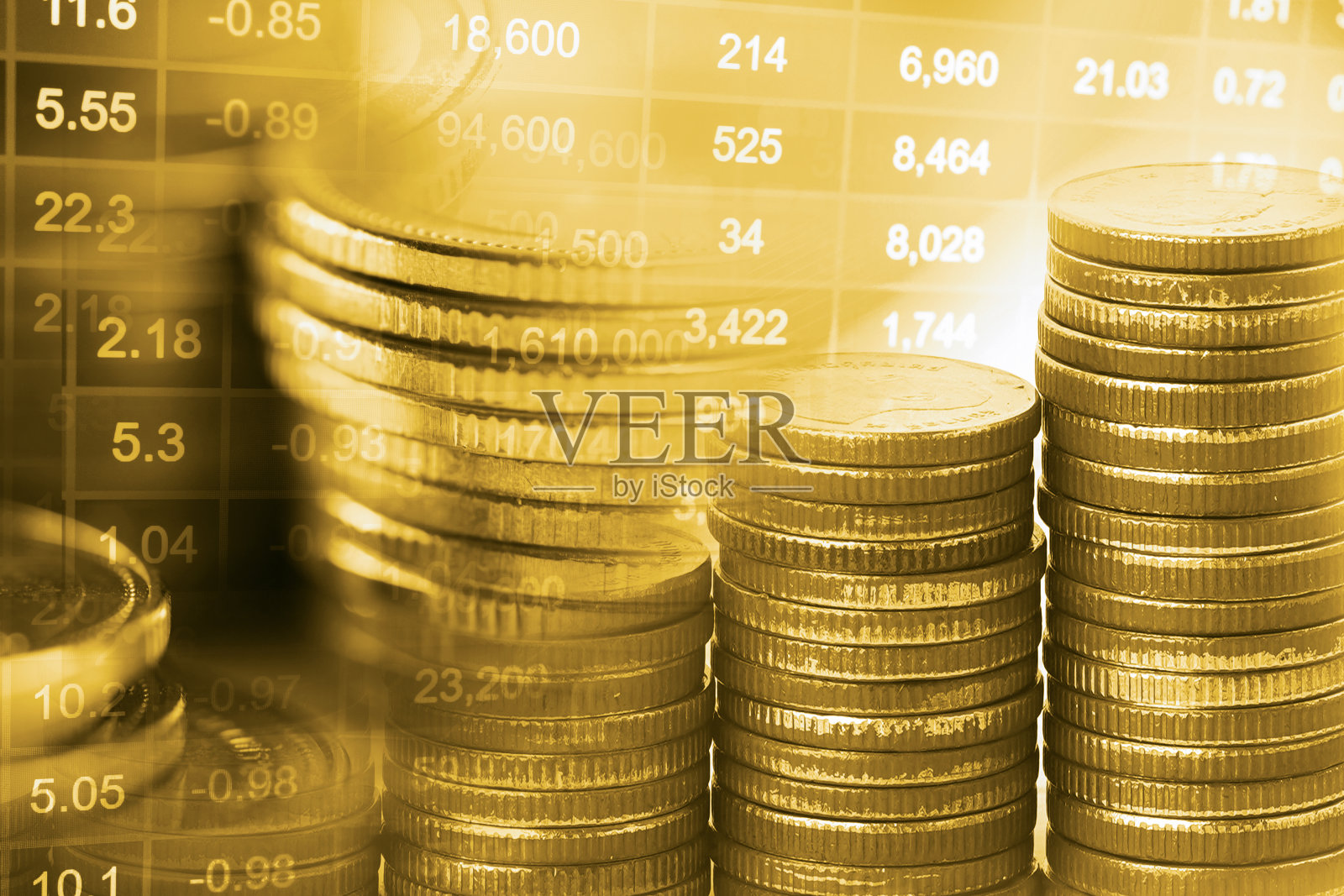 股票市场投资交易金融，硬币和图表或外汇分析利润金融业务趋势的数据背景。照片摄影图片