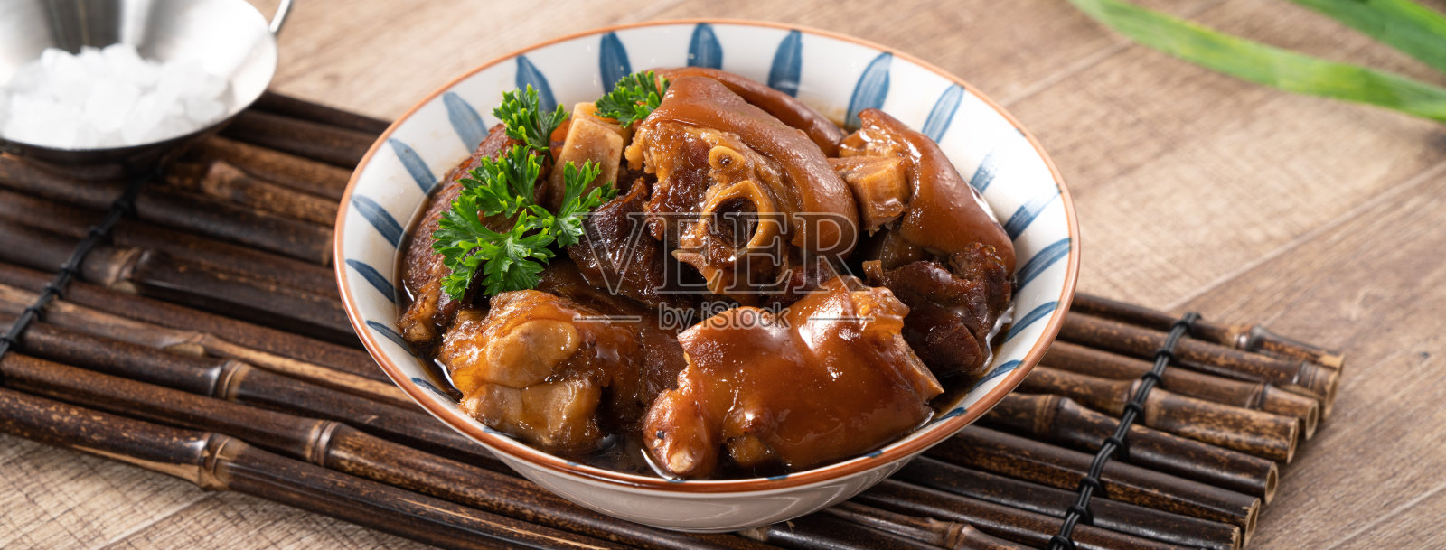 台湾传统美食猪肘照片摄影图片