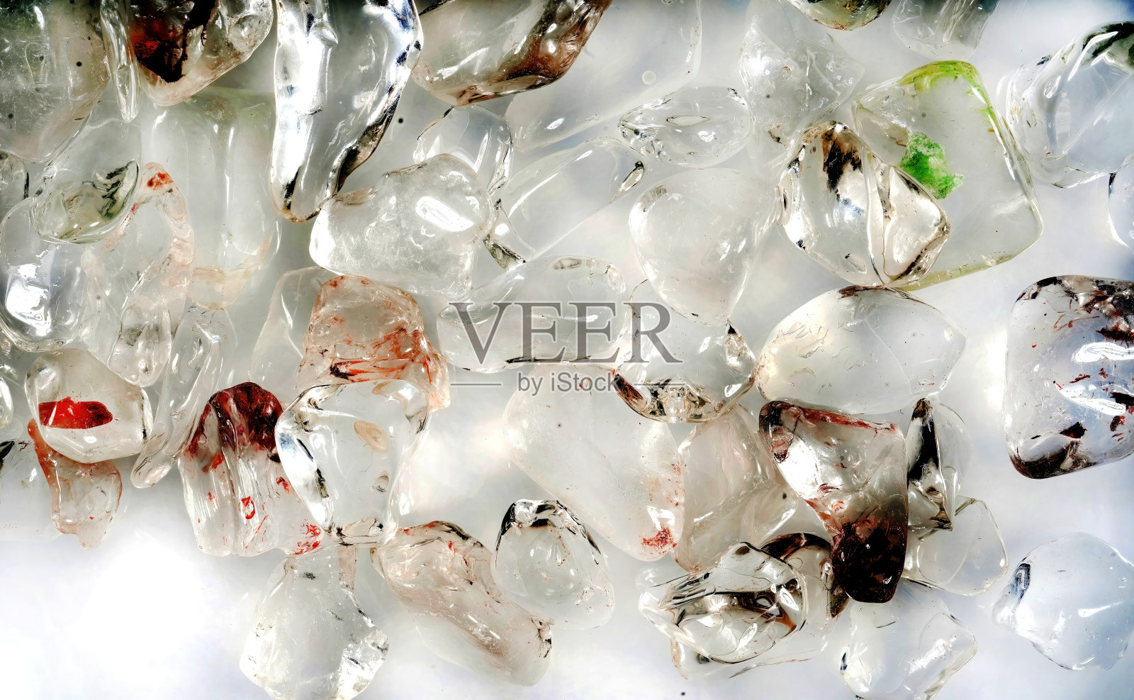 用于心灵能量的玛瑙水晶碎片。照片摄影图片